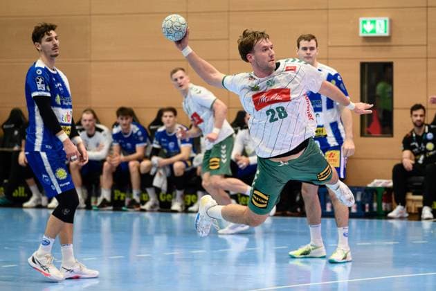 Tom, Bergner Kreislaeufer, GWD Minden, 28 , Philipp, Meyer Kreislaeufer, ThSV Eisenach, 27 GER, Thuringia, ThSV Eisenach v GWD Minden, 1 Daikin Handballbundesliga, Handball, Matchday 10, Season 2025 2026, 24 10 2025 GER, Thuringia, ThSV Eisenach v GWD Minden, 1 Daikin Handballbundesliga, Handball, Matchday 10, Season 2025 2026, 24 10 2025 Eisenach Copyright: xEibner-Pressefoto MartinxHerbstx EP_MHT