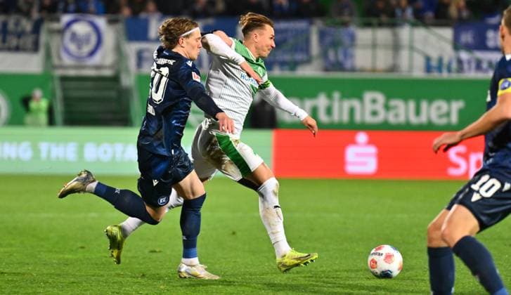 24 10 2025 Soccer Season 2025 2026 2 Soccer Bundesliga 10 Matchday SpVgg Greuther Fürth Kleeblatt Karlsruher SC Karlsruhe KSC Sportfoto Zink xwoxzix DFL regulations prohibit any use of photographs as image sequences and or quasi video only for editorial use David Herold 20, Karlsruher SC KSC Felix Klaus 30, SpVgg Greuther Fürth