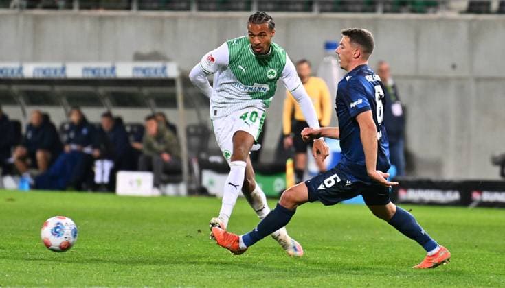 24 10 2025 Soccer Season 2025 2026 2 Soccer Bundesliga 10 Matchday SpVgg Greuther Fürth Kleeblatt Karlsruher SC Karlsruhe KSC Sportfoto Zink xwoxzix DFL regulations prohibit any use of photographs as image sequences and or quasi video only for editorial use David Abrangao 40, SpVgg Greuther Fürth Nicolai Rapp 6, Karlsruher SC KSC