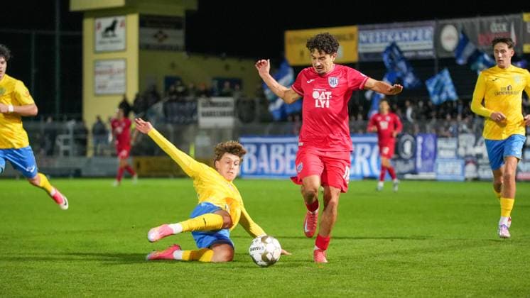 Soccer, Men, Season 2025 2026, Regionalliga Nordost, Matchday 13, FSV 63 Luckenwalde vs SV Babelsberg 03, Friday 24 10 2025, Werner Seelenbinder Stadion Luckenwalde, In the picture Tim Schleinitz l Luckenwalde and Maurice Covic r Babelsberg Brandenburg Germany
