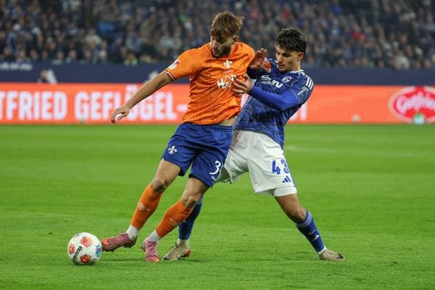 2 Bundesliga FC Schalke 04 SV Darmstadt 98 on 24 10 2025 at the Veltins Arena in Schalke Mertcan Ayhan Schalke 43 vs Killian Corredor Darmstadt 34 MH