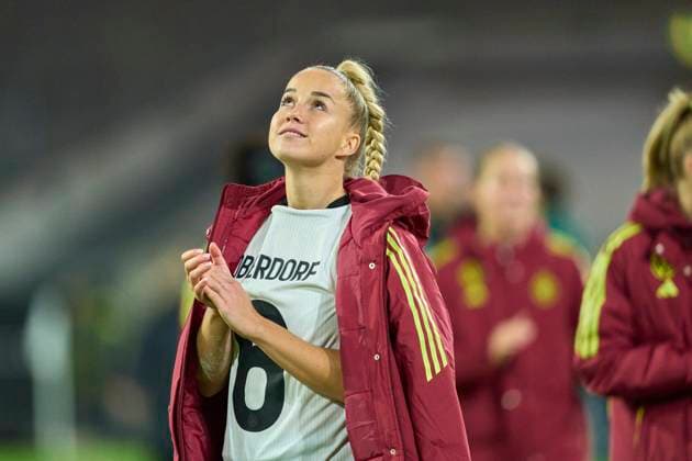 DFB team with Giulia Gwinn of Germany with jersey of Lena Oberdorf celebrate in the Women s Nations League 2025 Semi-Final first leg match GERMANY - FRANCE 1-0 on October 24, 2025 in Düsseldorf, Germany. Season 2025 2026