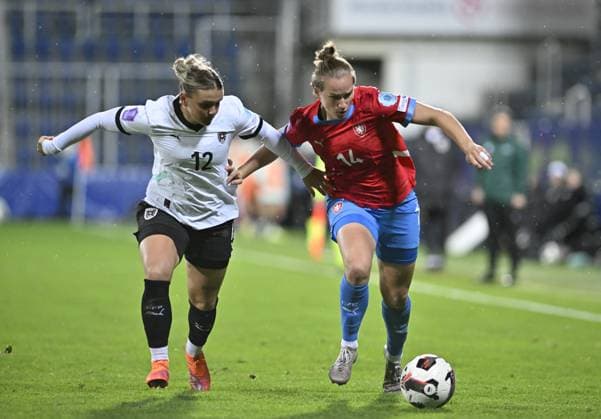 Opening match of the play-off to Group A of the League of Nations: Czech Republic - Austria in Uherske Hradiste, Czech Republic, October 24, 2025. From left Laura Wienroither of Austria, Czech Michaela Khyrova. (CTKxPhoto DaliborxGluck) CTKPhotoP2025102407655  CTKPhotoP2025102407655