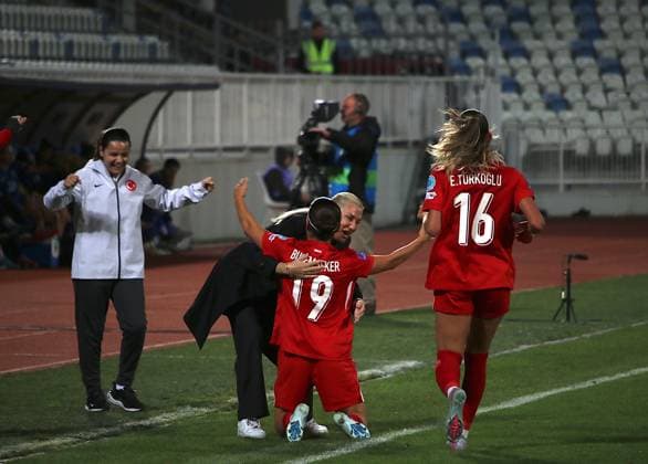 Turkiye v Kosovo - UEFA Women s Nations League PRISTINA, KOSOVO - OCTOBER 25: Busem Seker (19) of Turkiye celebrates after scoring a goal during the UEFA Women s Nations B League promotion relegation play-off 1st leg between Turkiye and Kosovo at Stadiumi Fadil Vokrri in Pristina, Kosovo on October 24, 2025. Erkin Keci Anadolu Pristina Kosovo. Editorial use only. Please get in touch for any other usage.  Copyright: x2025xAnadoluxErkinxKecix