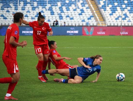 Turkiye v Kosovo - UEFA Women s Nations League PRISTINA, KOSOVO - OCTOBER 25: Ilayda Civelek (17) of Turkiye in action during the first match of the UEFA Women s Nations B League promotion relegation play-off 1st leg between Turkiye and Kosovo at Stadiumi Fadil Vokrri in Pristina, Kosovo on October 24, 2025. Erkin Keci Anadolu Pristina Kosovo. Editorial use only. Please get in touch for any other usage.  Copyright: x2025xAnadoluxErkinxKecix