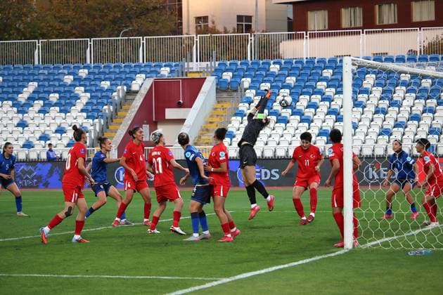 Turkiye v Kosovo - UEFA Women s Nations League PRISTINA, KOSOVO - OCTOBER 25: Players in action during the first match of the UEFA Women s Nations B League promotion relegation play-off 1st leg between Turkiye and Kosovo at Stadiumi Fadil Vokrri in Pristina, Kosovo on October 24, 2025. Erkin Keci Anadolu Pristina Kosovo. Editorial use only. Please get in touch for any other usage.  Copyright: x2025xAnadoluxErkinxKecix