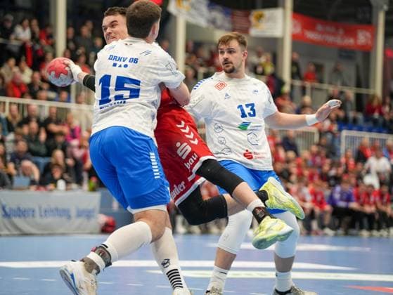 Max Neuhaus TuSEM Essen, 37 in a duel against Marcel Nowak Dessau Rosslauer HV 06, 15 and Valentin Neagu Dessau Rosslauer HV 06, 13 TuSEM Essen vs Dessau Rosslauer HV 06, Handball, 2 Bundesliga, Matchday 9, Season 2025 2026, 24 10 2025 TuSEM Essen vs Dessau Rosslauer HV 06, Handball, 2 Bundesliga, Matchday 9, Season 2025 2026, 24 10 2025 Essen Copyright: xEibner-Pressefoto DamianxKruczynx EP_DKI