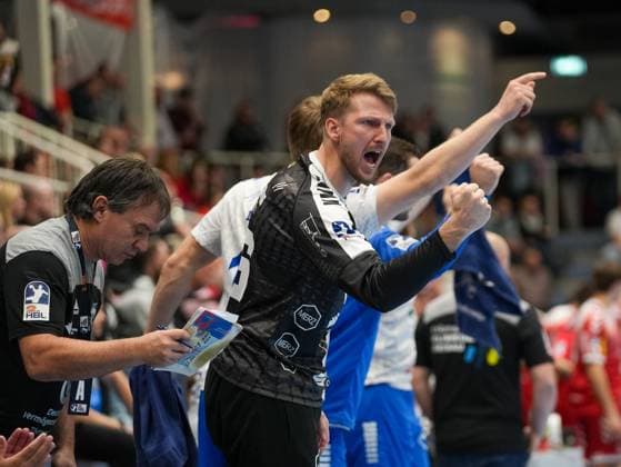 Philip Ambrosius Dessau Rosslauer HV 06, 16 satisfied with the performance of his colleague Janik Patzwaldt Dessau Rosslauer HV 06, 01 TuSEM Essen vs Dessau Rosslauer HV 06, Handball, 2 Bundesliga, Matchday 9, Season 2025 2026, 24 10 2025 TuSEM Essen vs Dessau Rosslauer HV 06, Handball, 2 Bundesliga, Matchday 9, Season 2025 2026, 24 10 2025 Essen Copyright: xEibner-Pressefoto DamianxKruczynx EP_DKI