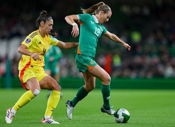 2025 UEFA Women s Nations League Promotion Relegation Play-off First Leg, Aviva Stadium, Dublin 24 10 2025 Republic of Ireland vs Belgium Belgium s Amber Tysiak and Ireland s Kyra Carusa Amber Tysiak and Kyra Carusa 24 10 2025  Copyright: x INPHO RyanxByrnex RB1_7755