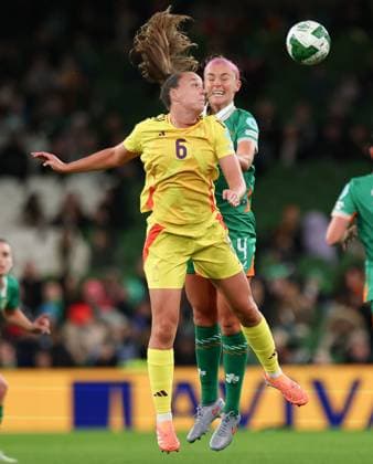 2025 UEFA Women s Nations League Promotion Relegation Play-off First Leg, Aviva Stadium, Dublin 24 10 2025 Republic of Ireland vs Belgium Belgium s Tine De Caigney and Ireland s Caitlin Hayes contest the ball Tine De Caigney and Caitlin Hayes contest the ball 24 10 2025  Copyright: x INPHO RyanxByrnex RB1_7998 copy