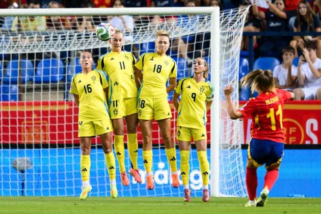 251024 Alexia Putellas of Spain scores the 1 0 goal during the Women s Nations League semifinal football match between Spain and Sweden on October 24, 2025 in Malaga Photo Ludvig Thunman BILDBYRAN code LT LT0735 fotboll football soccer fotball nations league uefa womens nations league spanien sverige sweden spain dam bbeng semifinal  Copyright: LUDVIGxTHUNMAN BB251024LT040