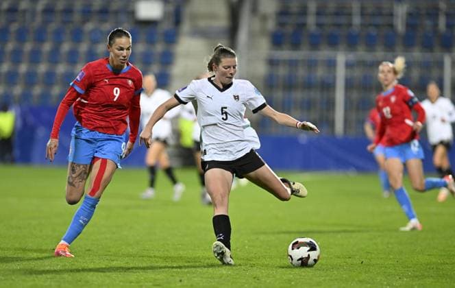 Opening match of the play-off to Group A of the League of Nations: Czech Republic - Austria in Uherske Hradiste, Czech Republic, October 24, 2025. From left Czech Andrea Staskova, Claudia Wenger of Austria (CTKxPhoto DaliborxGluck) CTKPhotoP2025102407697  CTKPhotoP2025102407697
