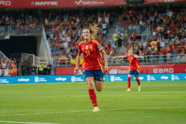 Malaga, Spain, October 24th 2025 Alexia (MF 11) celebrating a free kick goal during the UEFA Women?s Nations League semifinal between Spain and Sweden at Estadio La Rosaleda, on October 24, 2025, Malaga, Spain. (Andres Lopez Sheridan SPP) Copyright: xAndresxLopezxSheridanxx xSPPx spp-en-AnLoShSp-AndresLopezSheridan_Spain-Sweden-NationsLeague-15
