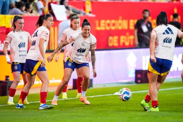 October 24, 2025, Malaga, Malaga, SPAIN: Jenni Hermoso of Spain warms up during the UEFA Women s Nations League 2025 Semi-Final first leg match between Spain and Sweden at La Rosaleda Stadium on October 24, 2025 in Malaga, Spain Malaga SPAIN - ZUMAa181 20251024_zaa_a181_005 Copyright: xJoaquinxCorcherox