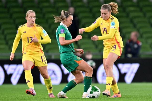 IRELAND VS BELGIUM Elena Dhont (13) of Belgium, Katie McCabe (11) of Ireland and Jarne Teulings (19) of Belgium pictured fighting for the ball during a women football game between the national teams of the republic of Ireland and Belgium, called the Red Flames for the first leg of the Promotion relegation play-off in the Uefa Womens Nations League 2025, on Friday 24 October 2025 in Dublin , IRELAND . Photo Sportpix David Catry Dublin Aviva Stadium IRELAND  Copyright: xSportpix.bex xDavidxCatryxDavidxCatryx