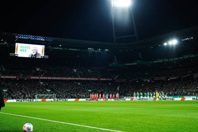 Memorial minute for Max Lorenz GER, SV Werder Bremen vs 1 FC Union Berlin, Football, Bundesliga, Matchday 8, Season 2025 2026, 24 10 2025 DFL REGULATES PROHIBIT ANY USE OF PHOTOGRAPHS AS IMAGE SEQUENCES AND OR QUASI VIDEO GER, SV Werder Bremen vs 1 FC Union Berlin, Football, Bundesliga, Matchday 8, Season 2025 2026, 24 10 2025 Bremen Copyright: xEibner-Pressefoto MarcelxvonxFehrnx EP_MFN