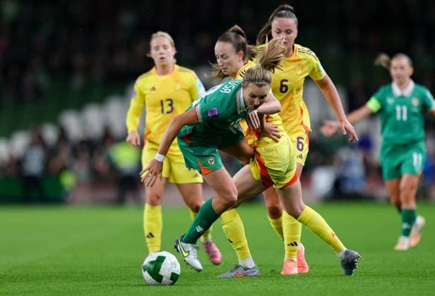 2025 UEFA Women s Nations League Promotion Relegation Play-off First Leg, Aviva Stadium, Dublin 24 10 2025 Republic of Ireland WNT vs Belgium Ireland™s Kyra Carusa tackled by Sari Kees of Belgium Kyra Carusa tackled by Sari Kees 24 10 2025  Copyright: x INPHO RyanxByrnex RB1_8970