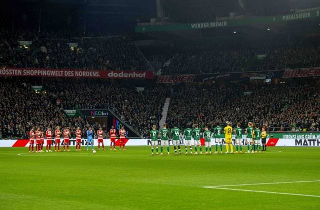 Soccer, Men, Season 2025 2026, 1 Bundesliga 8 Matchday , SV Werder Bremen 1 FC Union Berlin, Memorial minute for the deceased Max Lorenz before kick-off, 24 10 2025, Copyright: xMatthiasxKochx