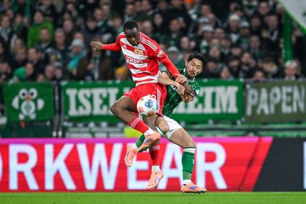 1 Bundesliga SV Werder Bremen Union Berlin on 24 10 2025 at Weserstadion in Bremen Ilyas Ansah Berlin in a duel against Yukinari Sugawara Bremen MT