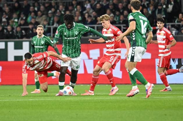 GER, 1 FBL, SV Werder Bremen vs Union Berlin 24 10 2025, Weserstadion, Bremen, GER, 1 FBL, SV Werder Bremen vs Union Berlin pictured Victor Boniface Werder Bremen 44 Aljoscha Kemlein 1 FC Union Berlin 06 Senne Lynen Werder Bremen 14 Rani Khedira 1 FC Union Berlin 08 nordphotoxGmbHxx xKokenge nph00001