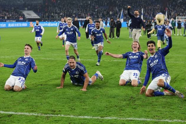 2 Bundesliga FC Schalke 04 SV Darmstadt 98 on 24 10 2025 in the Veltins Arena at Schalke Cheers and joy at the victory for the Schalke 04 team MH