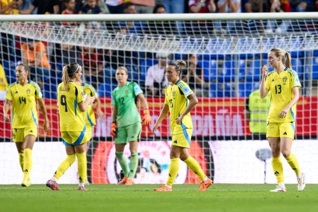 251024 Julia Zigiotti Olme and Amanda Ilestedt of Sweden look dejected during the Women s Nations League semifinal football match between Spain and Sweden on October 24, 2025 in Malaga Photo Ludvig Thunman BILDBYRAN code LT LT0735 fotboll football soccer fotball nations league uefa womens nations league spanien sverige sweden spain dam bbeng semifinal depp  Copyright: LUDVIGxTHUNMAN BB251024LT060