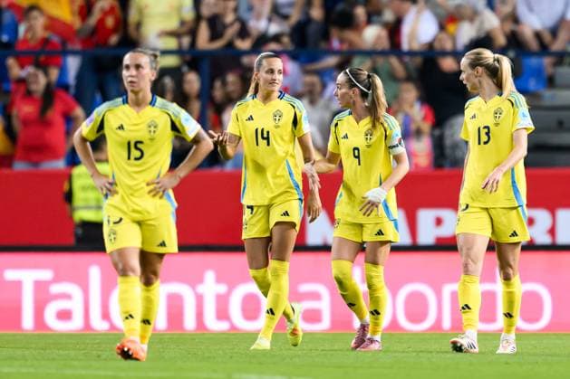 251024 Julia Zigiotti Olme, Nathalie Björn, Kosovare Asllani and Amanda Ilestedt of Sweden look dejected during the Women s Nations League semifinal football match between Spain and Sweden on October 24, 2025 in Malaga Photo Ludvig Thunman BILDBYRAN code LT LT0735 fotboll football soccer fotball nations league uefa womens nations league spanien sverige sweden spain dam bbeng semifinal depp  Copyright: LUDVIGxTHUNMAN BB251024LT061