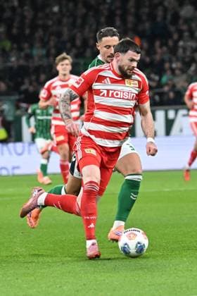 GER, 1 FBL, SV Werder Bremen vs Union Berlin 24 10 2025, Weserstadion, Bremen, GER, 1 FBL, SV Werder Bremen vs Union Berlin in picture Oliver Burke 1 FC Union Berlin 07 Marco Friedl Werder Bremen 32 Kapitaen nordphotoxGmbHxx xKokenge nph00001