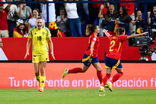 251024 Fridolina Rolfö of Sweden looks dejected during the Women s Nations League semifinal football match between Spain and Sweden on October 24, 2025 in Malaga Photo Ludvig Thunman BILDBYRAN code LT LT0735 fotboll football soccer fotball nations league uefa womens nations league spanien sverige sweden spain dam bbeng semifinal depp  Copyright: LUDVIGxTHUNMAN BB251024LT064