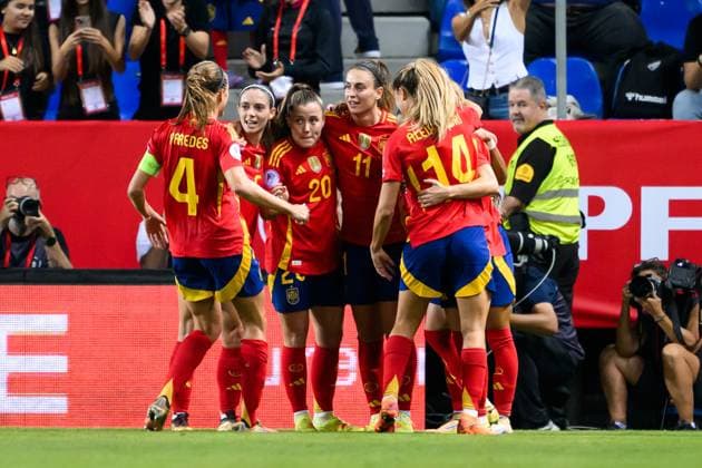 251024 Players of Spain celebrate after 3 0 during the Women s Nations League semifinal football match between Spain and Sweden on October 24, 2025 in Malaga Photo Ludvig Thunman BILDBYRAN code LT LT0735 fotboll football soccer fotball nations league uefa womens nations league spanien sverige sweden spain dam bbeng semifinal jubilation  Copyright: LUDVIGxTHUNMAN BB251024LT067