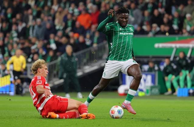 GER, 1 FBL SV Werder Bremen vs 1 FC Union Berlini 24 10 2025, wohninvest Weserstadion, Bremen, GER, 1 FBL SV Werder Bremen vs 1 FC Union Berlini in the picture picture shows Leopold Querfeld 1 FC Union Berlin 14 in a duel against Victor Boniface SV Werder Bremen 44 nordphotoxGmbHx xTauchnitz nph00059
