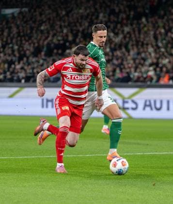 Soccer, Men, Season 2025 2026, 1 Bundesliga 8 Matchday , SV Werder Bremen 1 FC Union Berlin, v l Oliver Burke 1 FC Union Berlin , Marco Friedl Werder Bremen , 24 10 2025, Copyright: xMatthiasxKochx