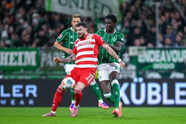 1 Bundesliga SV Werder Bremen Union Berlin on 24 10 2025 at Weserstadion in Bremen Oliver Burke Berlin in a duel against Karim Coulibaly Bremen MT