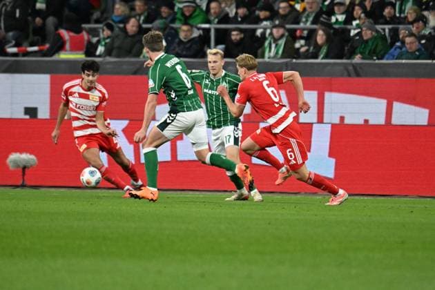 GER, 1 FBL, SV Werder Bremen vs Union Berlin 24 10 2025, Weserstadion, Bremen, GER, 1 FBL, SV Werder Bremen vs Union Berlin in picture Marco Gruell Grüll Werder Bremen 17 Aljoscha Kemlein 1 FC Union Berlin 06 Diogo Leite 1 FC Union Berlin 04 nordphotoxGmbHxx xKokenge nph00001