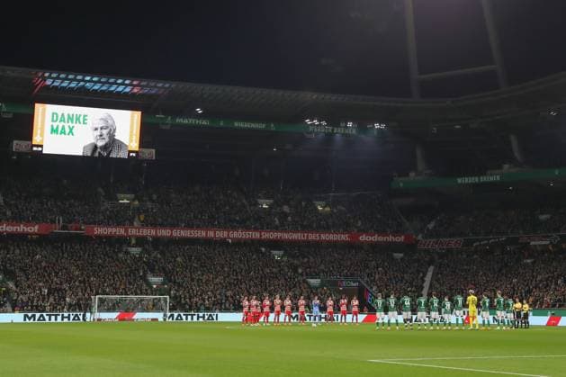 24 10 2025, xtgx, Soccer 1 Bundesliga SV Werder Bremen 1 FC Union Berlin v l symbol photo, symbol image, symbol, minute of silence for the deceased Max Lorenz DFL DFB REGULATIONS PROHIBIT ANY USE OF PHOTOGRAPHS as IMAGE SEQUENCES and or QUASI VIDEO Bremen