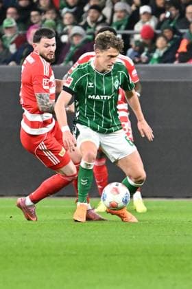 GER, 1 FBL, SV Werder Bremen vs Union Berlin 24 10 2025, Weserstadion, Bremen, GER, 1 FBL, SV Werder Bremen vs Union Berlin in picture Oliver Burke 1 FC Union Berlin 07 Jens Stage Werder Bremen 06 nordphotoxGmbHxx xKokenge nph00001