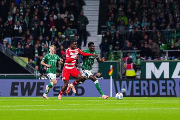 Ilyas Ansah 1 FC Union Berlin, 10 , Karim Coulibaly SV Werder Bremen, 31 GER, SV Werder Bremen vs 1 FC Union Berlin, Football, Bundesliga, Matchday 8, Season 2025 2026, 24 10 2025 DFL REGULATIONS PROHIBIT ANY USE OF PHOTOGRAPHS AS IMAGE SEQUENCES AND OR QUASI VIDEO GER, SV Werder Bremen vs 1 FC Union Berlin, Football, Bundesliga, Matchday 8, Season 2025 2026, 24 10 2025 Bremen Copyright: xEibner-Pressefoto MarcelxvonxFehrnx EP_MFN