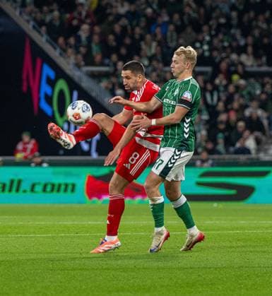 Soccer, Men, Season 2025 2026, 1 Bundesliga 8 Matchday , SV Werder Bremen 1 FC Union Berlin, v l Rani Khedira 1 FC Union Berlin , Marco Grüll Werder Bremen , 24 10 2025, Copyright: xMatthiasxKochx