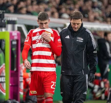 Soccer, Men, Season 2025 2026, 1 Bundesliga 8 Matchday , SV Werder Bremen 1 FC Union Berlin, v l Andrej Ilic 1 FC Union Berlin , Team doctor Dr Clemens Gwinner, 24 10 2025, Copyright: xMatthiasxKochx