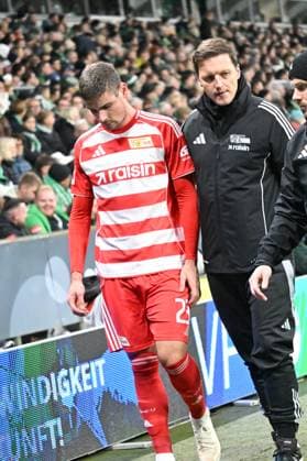 GER, 1 FBL, SV Werder Bremen vs Union Berlin 24 10 2025, Weserstadion, Bremen, GER, 1 FBL, SV Werder Bremen vs Union Berlin in picture Andrej Ilic 1 FC Union Berlin 23 Injury Injury Pain Substitution nordphotoxGmbHxx xKokenge nph00001