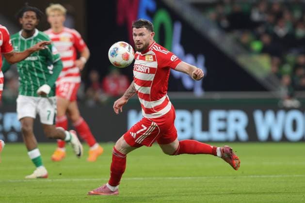 24 10 2025, xtgx, Soccer 1 Bundesliga SV Werder Bremen 1 FC Union Berlin v l Oliver Burke Union Berlin, 7 am Ball, plays the ball DFL DFB REGULATIONS PROHIBIT ANY USE OF PHOTOGRAPHS as IMAGE SEQUENCES and or QUASI VIDEO Bremen