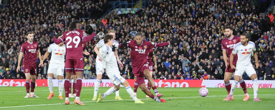 Leeds United v West Ham United Premier League 24 10 2025. Brenden Aaronson of Leeds United scores their first goal during the Premier League match between Leeds United and West Ham United at Elland Road, Leeds, England on 24 October 2025. Leeds Elland Road West Yorkshire England Editorial use only DataCo restrictions apply See www.football-dataco.com , Copyright: xAlunxRobertsx PSI-23075-0027