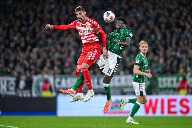1 Bundesliga SV Werder Bremen Union Berlin on 24 10 2025 at Weserstadion in Bremen Andrej Ilic Berlin in a duel against Karim Coulibaly Bremen MT