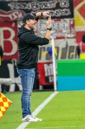 GER, 1 FBL, SV Werder Bremen vs Union Berlin 24 10 2025, Weserstadion, Bremen, GER, 1 FBL, SV Werder Bremen vs Union Berlin in the picture Coach Steffen Baumgart 1 FC Union Berlin Gestures, facial expressions, emotions in the coching zone on the sidelines, nordphotoxGmbHxx xKokenge nph00001