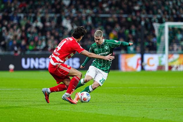 Diogo Leite 1 FC Union Berlin, 04 , Romano Schmid SV Werder Bremen, 20 GER, SV Werder Bremen vs 1 FC Union Berlin, Football, Bundesliga, Matchday 8, Season 2025 2026, 24 10 2025 DFL REGULATIONS PROHIBIT ANY USE OF PHOTOGRAPHS AS IMAGE SEQUENCES AND OR QUASI VIDEO GER, SV Werder Bremen vs 1 FC Union Berlin, Football, Bundesliga, Matchday 8, Season 2025 2026, 24 10 2025 Bremen Copyright: xEibner-Pressefoto MarcelxvonxFehrnx EP_MFN
