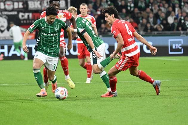 GER, 1 FBL, SV Werder Bremen vs Union Berlin 24 10 2025, Weserstadion, Bremen, GER, 1 FBL, SV Werder Bremen vs Union Berlin in picture Yukinari Sugawara Werder Bremen 03 Diogo Leite 1 FC Union Berlin 04 nordphotoxGmbHxx xKokenge nph00001