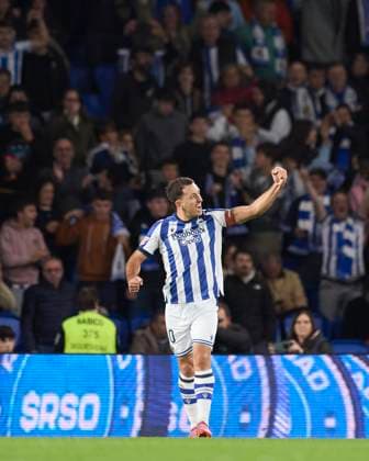 October 24, 2025, San Sebastian, Guipuzcoa, SPAIN: Mikel Oyarzabal of Real Sociedad celebrates after scoring the team s first goal during the LaLiga EA Sports match between Real Sociedad and Sevilla FC at Anoeta on October 24, 2025, in San Sebastian, Spain. San Sebastian SPAIN - ZUMAa181 20251024_zaa_a181_055 Copyright: xRicardoxLarreinax
