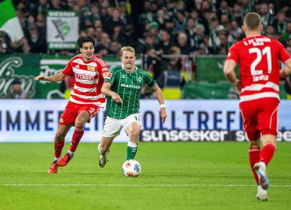 Soccer, Men, Season 2025 2026, 1 Bundesliga 8 Matchday , SV Werder Bremen 1 FC Union Berlin, v l Diogo Leite 1 FC Union Berlin , Marco Grüll Werder Bremen , Tim Skarke 1 FC Union Berlin , 24 10 2025, Copyright: xMatthiasxKochx