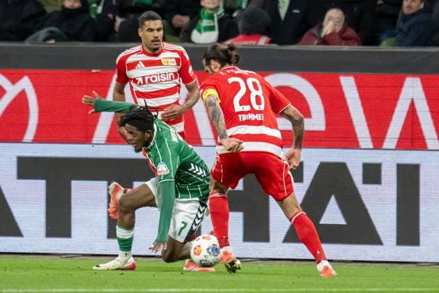 GER, 1 FBL, SV Werder Bremen vs Union Berlin 24 10 2025, Weserstadion, Bremen, GER, 1 FBL, SV Werder Bremen vs Union Berlin pictured Samuel Mbangula new signing Werder Bremen 07 Christopher Trimmel 1 FC Union Berlin 28 nordphotoxGmbHxx xKokenge nph00001
