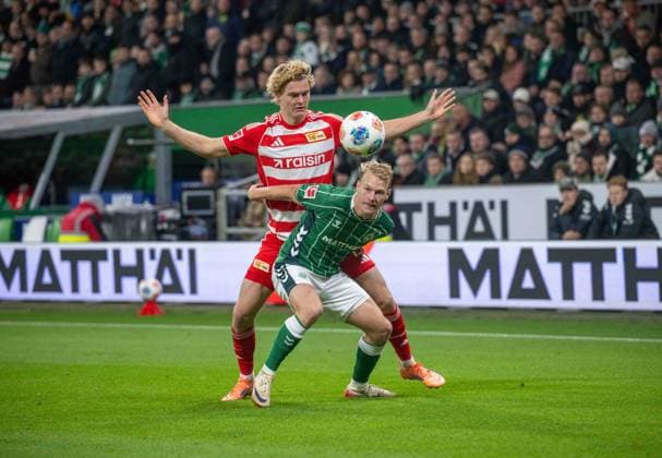 Soccer, Men, Season 2025 2026, 1 Bundesliga 8 Matchday , SV Werder Bremen 1 FC Union Berlin, f l Tom Rothe 1 FC Union Berlin , Marco Grüll Werder Bremen , 24 10 2025, Copyright: xMatthiasxKochx
